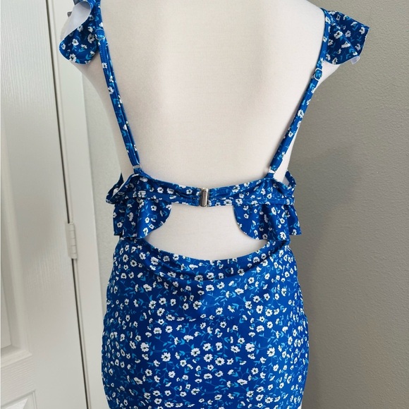 Blue Ditsy‎ Floral Print V Neck Plus Size One-Pieces 3XL(18) - Picture 7 of 12